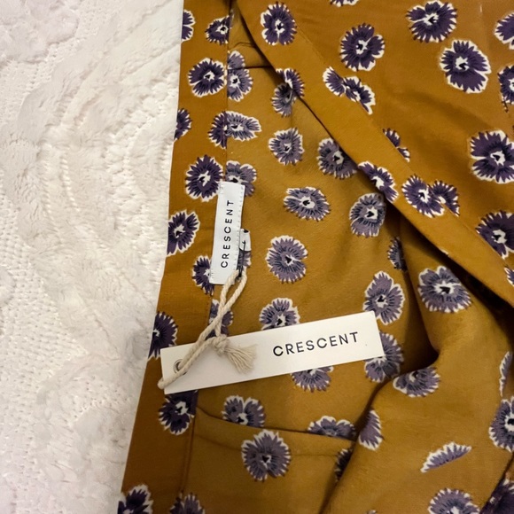 Midi length skirt, gold background with purple and white flower pattern. - Picture 5 of 8